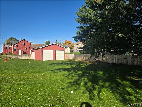 2nd image of 8392 Ridge Rd