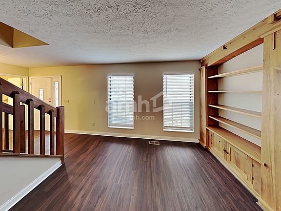 4th image of 931 White Oak Ct
