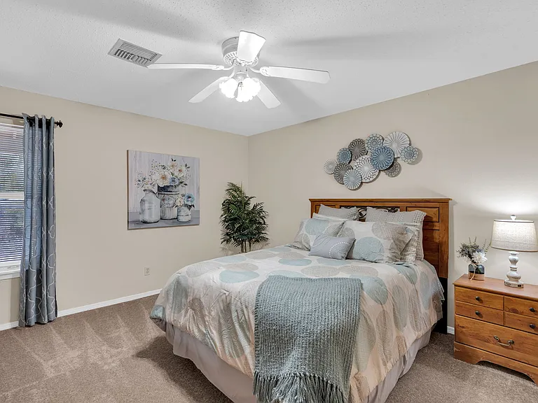 Woodlake Apartments — Photo 29