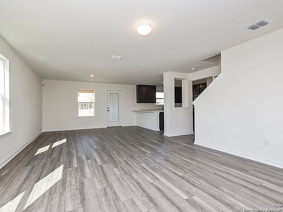 2nd image of 4703 Plaza Center