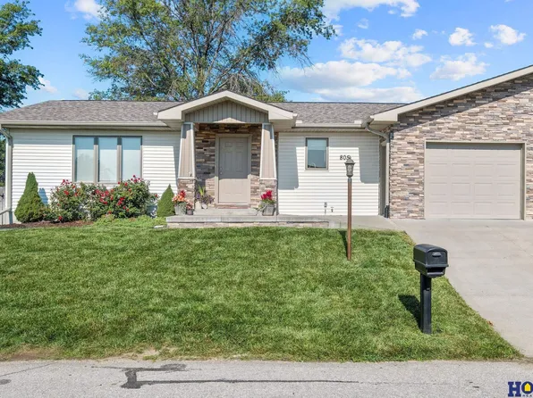 805 Country View Ln, Firth, NE 68358