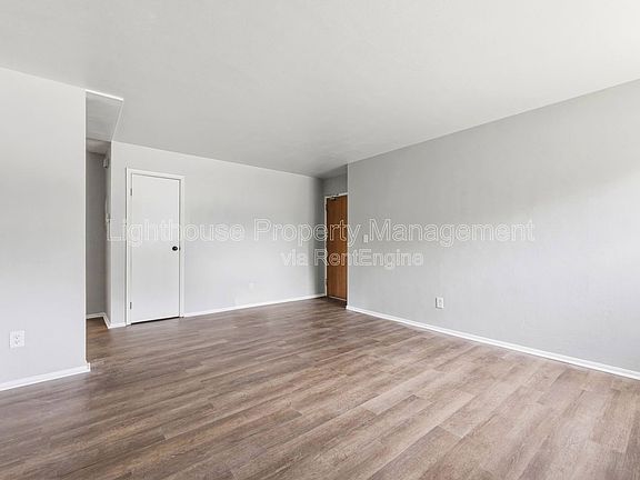 5th image of 1832 Winton Ave APT 102