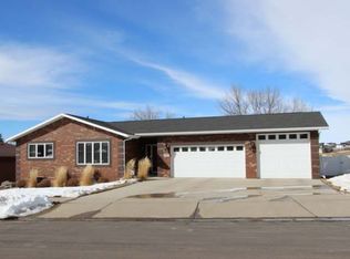1400 Territory Dr, Bismarck, ND 58503
