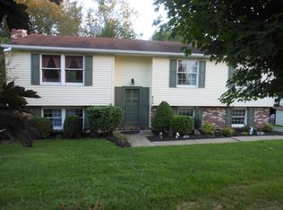 950 Lindfield Dr, South Park, PA