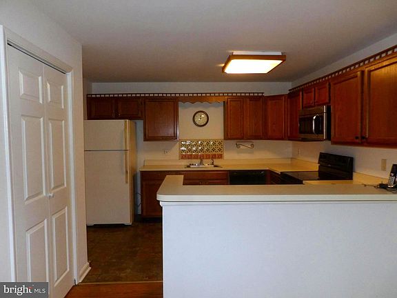 4th image of 211 Everest Cir