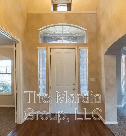 5403 Exeter Dr — Photo 3
