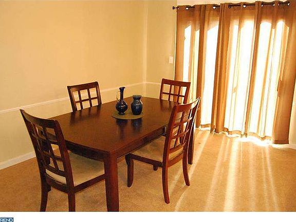 5th image of 1236 Devereaux Ave