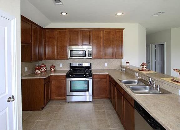 2nd image of 2216 Castle Creek Dr