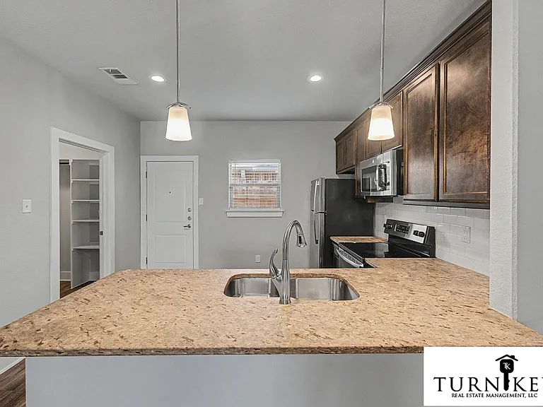220 Stewart Bend Ct — Photo 7