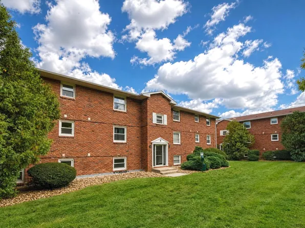 Brookside Apartments, 1005-1015 Willowbrook Dr #A10, Greensburg, PA 15601