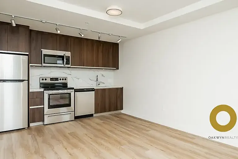 6137 Cambie St #701 — Photo 2