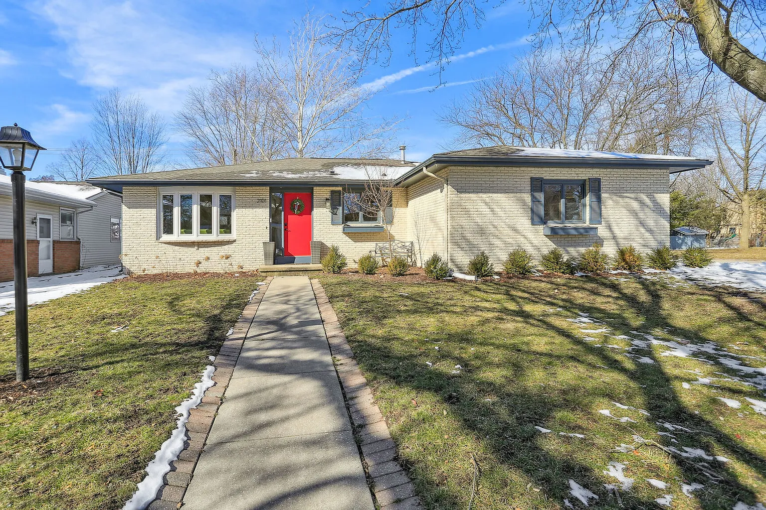 2101 Robert Dr photo 1
