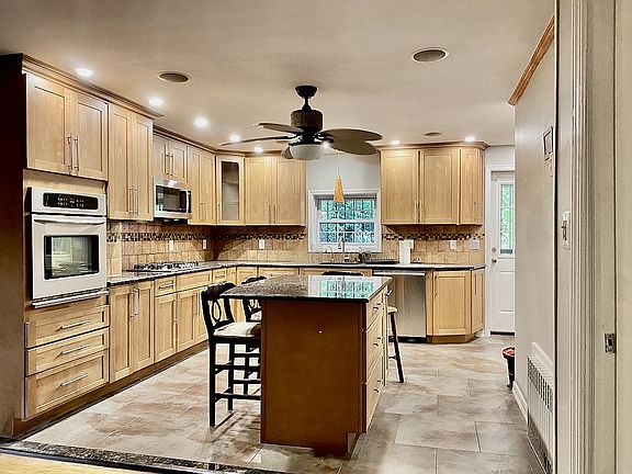2nd image of 615 Macon St #1