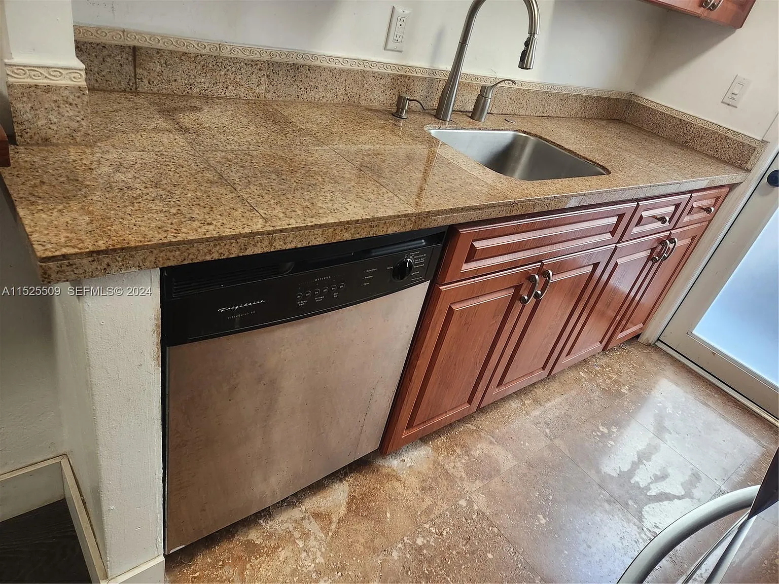 Studio, 430 sqft, $1,675 — Photo 2
