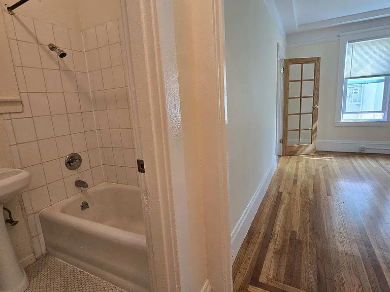 Stow Apartments — Photo 12