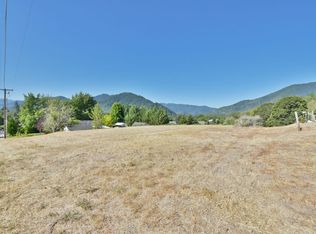 435 Robbins Ave, Rogue River, OR 97537