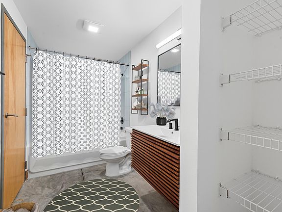 5th image of 2615 Washington Blvd #203