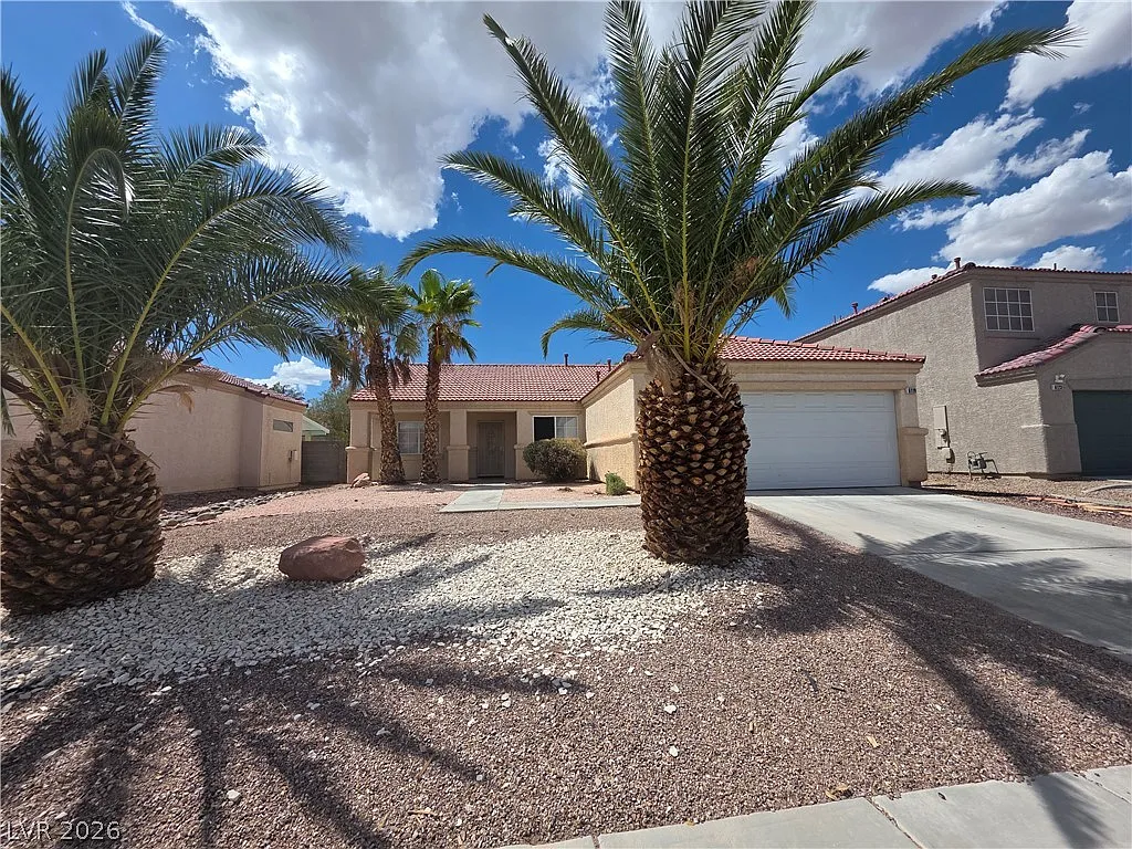 3 bed, 2.0 bath, 1501 sqft, $1,900 — Photo 2