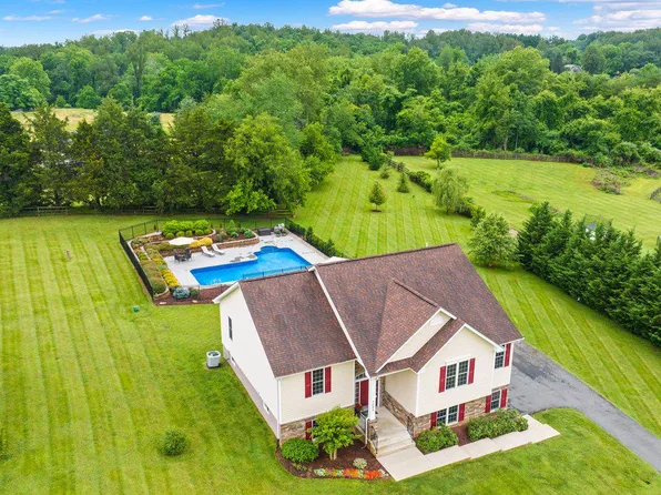 7025 Sycamore Springs Dr, Warrenton, VA 20187