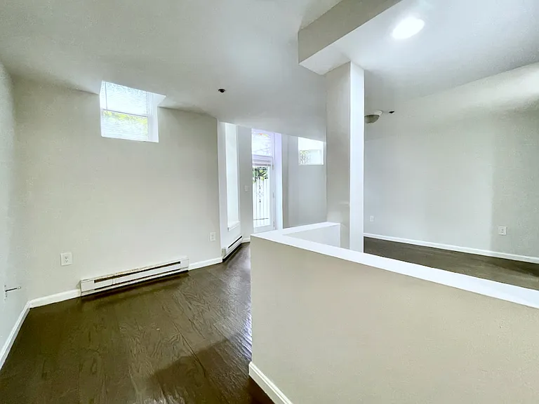 19 Queensberry St #B — Photo 7