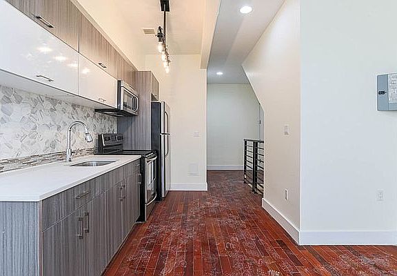 3rd image of 1434 De Kalb Ave #1T