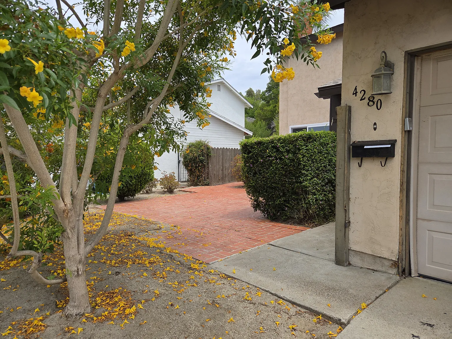4280 Rous St — Photo 2