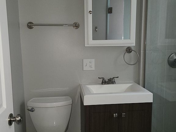 4th image of 824 W Cuyler Ave APT 324