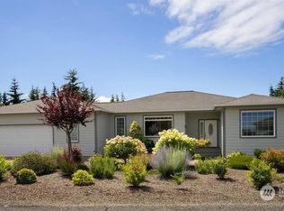 90 Lighthouse View Dr, Sequim, WA 98382