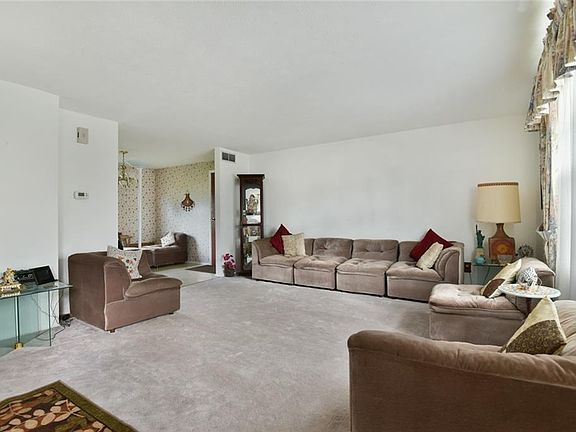 5th image of 8131 Castle Rock Dr NE