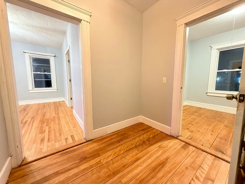 4 bed, 1.0 bath, 1445 sqft, $2,495 — Photo 4