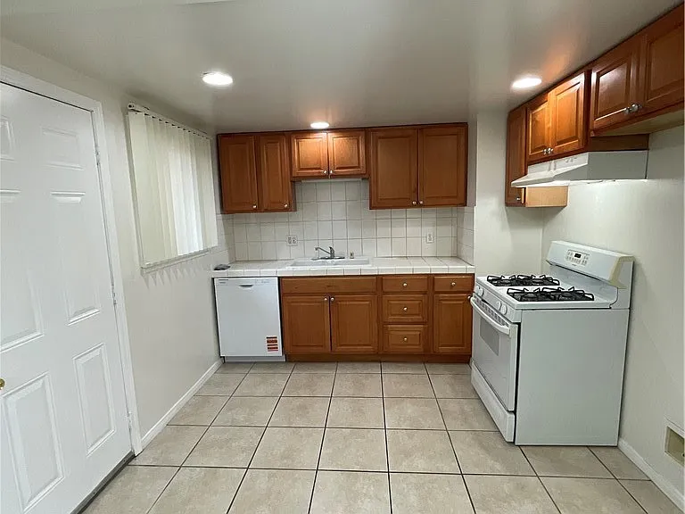 8644 Watson St — Photo 16