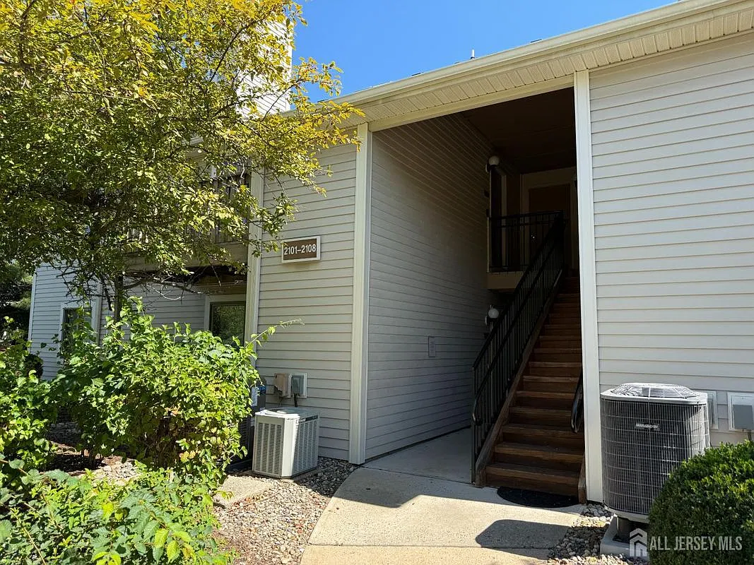1 bed, 1.0 bath, 786 sqft, $1,800 — Photo 2