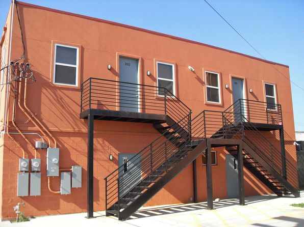 111 E Davis St #201