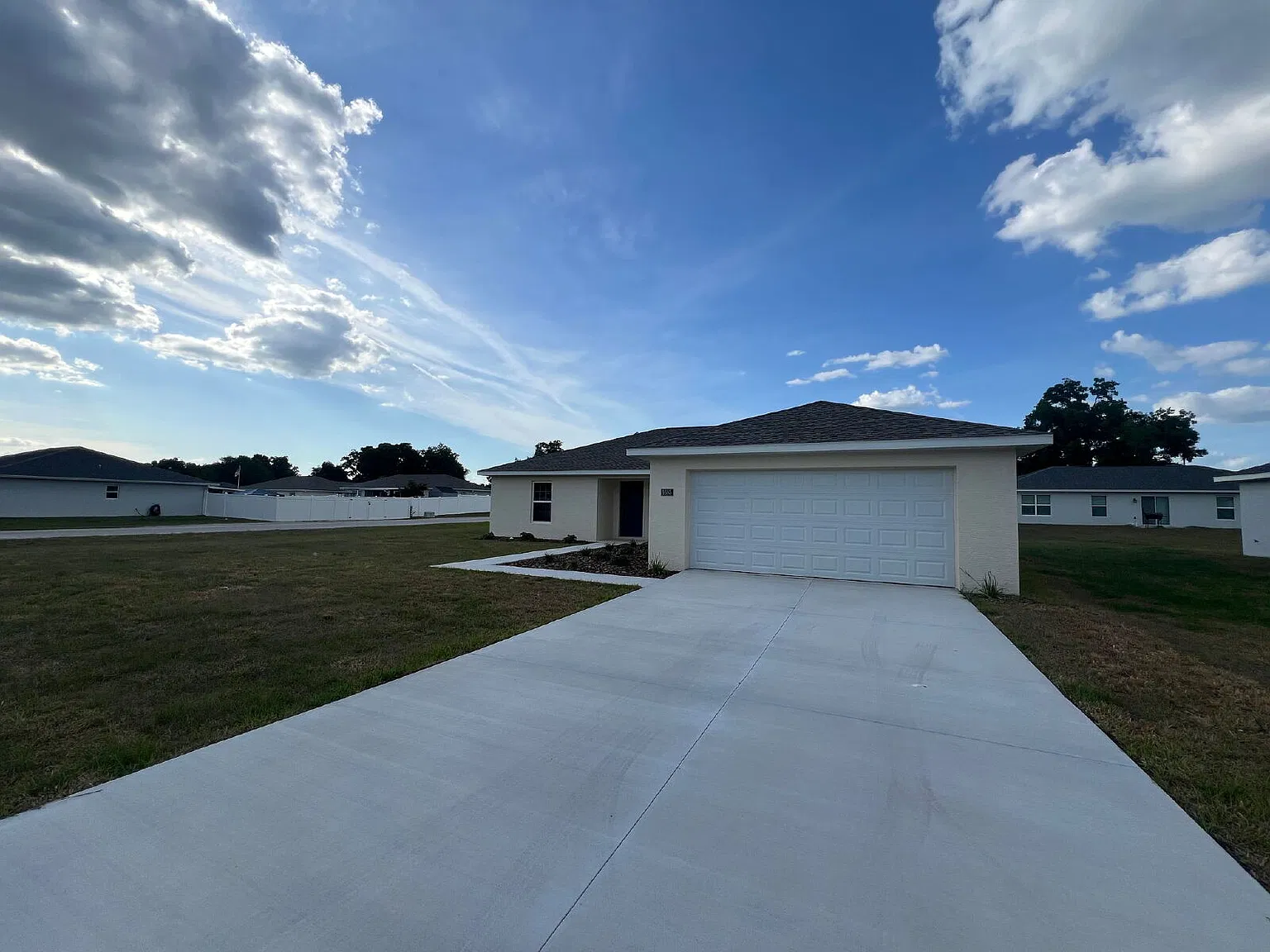 3 bed, 2.0 bath, 1569 sqft, $1,795 — Photo 3