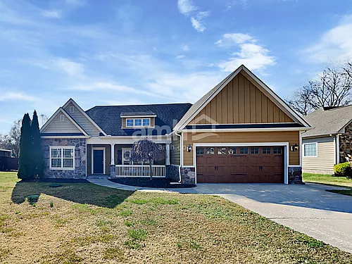 572 Laurel Ln Photo 1