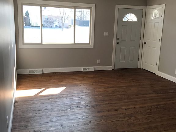 5th image of 658 Purdue Ave