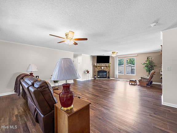 4th image of 3993 Windtree Court NE