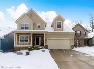 205 Turnberry Ct, Milford, MI 48381