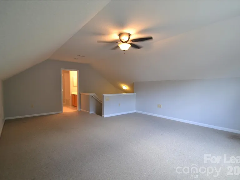 8035 Sultana Cir — Photo 26