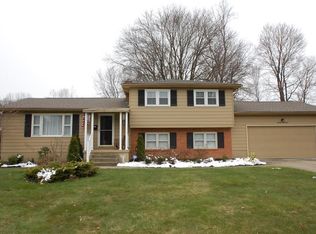 1613 Rose Hedge Dr, Youngstown, OH