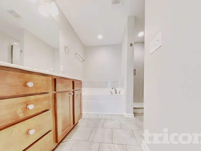 512 Hickory Leaf Ct — Photo 8