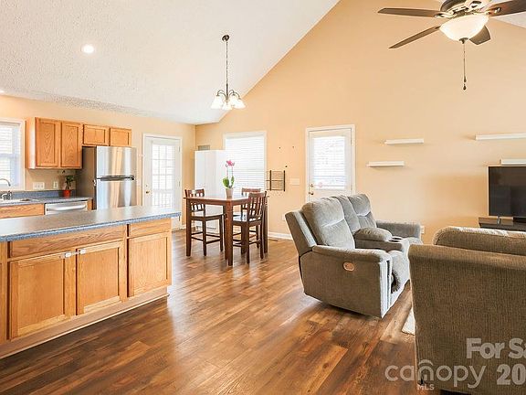 5th image of 2151 Dean Ln