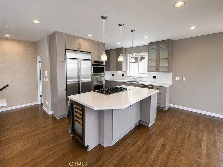 2406 Ocean Dr — Photo 6