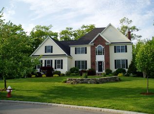 32 Kristen Cir, North Attleboro, MA 02760
