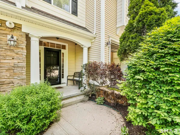 3 Winding Trail #3, Middlebury, CT 06762