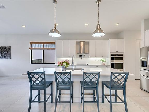3rd image of 4753 Sophia DR