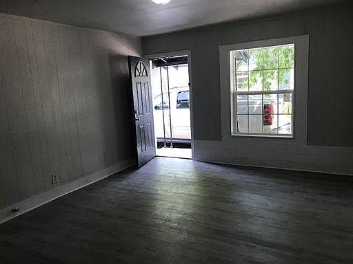 5th image of 934 Cedar St