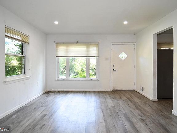 3rd image of 712 1st St