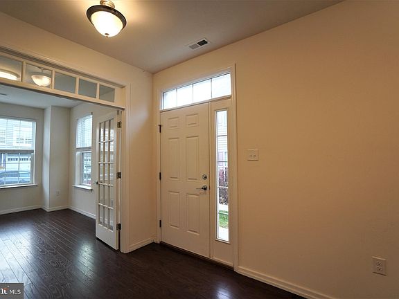 5th image of 1013 Chapman Cir