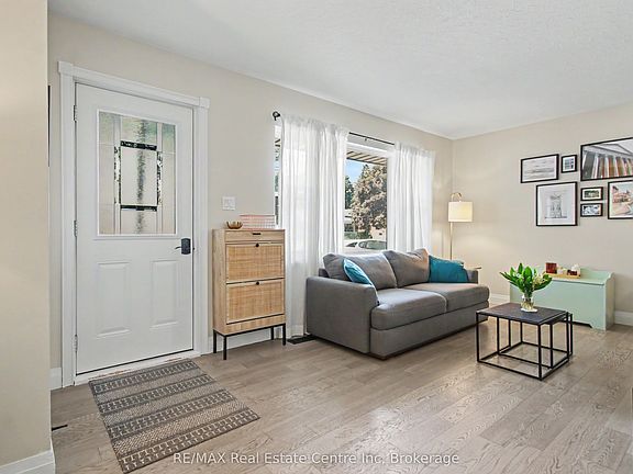 4th image of 57 Vancouver Dr
